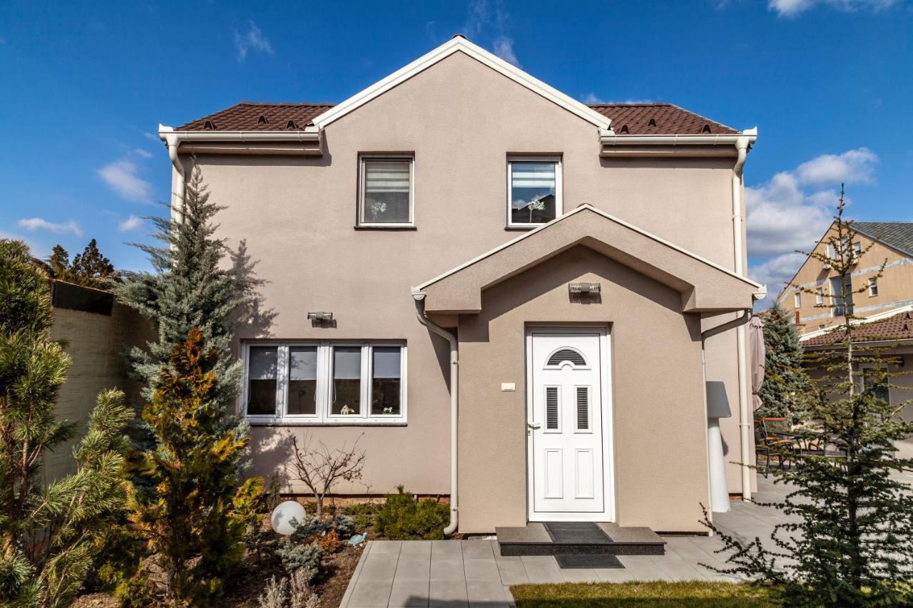 Dc Executive Homes ノヴィ・サド エクステリア 写真